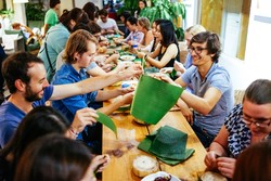 Chengdu Flipflop Hostel - Making Zongzi in Dragon Boat festival